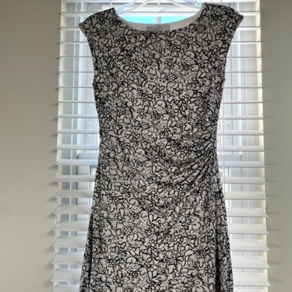 LOFT Black & White Floral Sheath Dress | Size XS | Classic Work